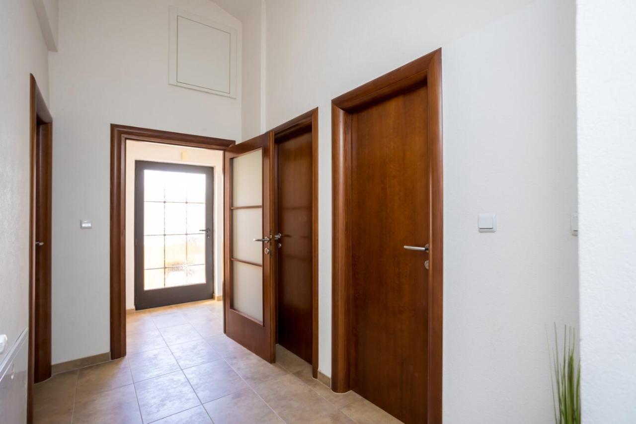 Apartmani Beba Omišalj Buitenkant foto