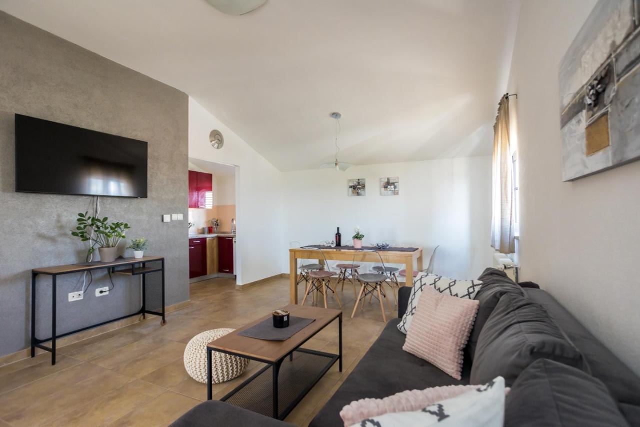Apartmani Beba Omišalj Buitenkant foto