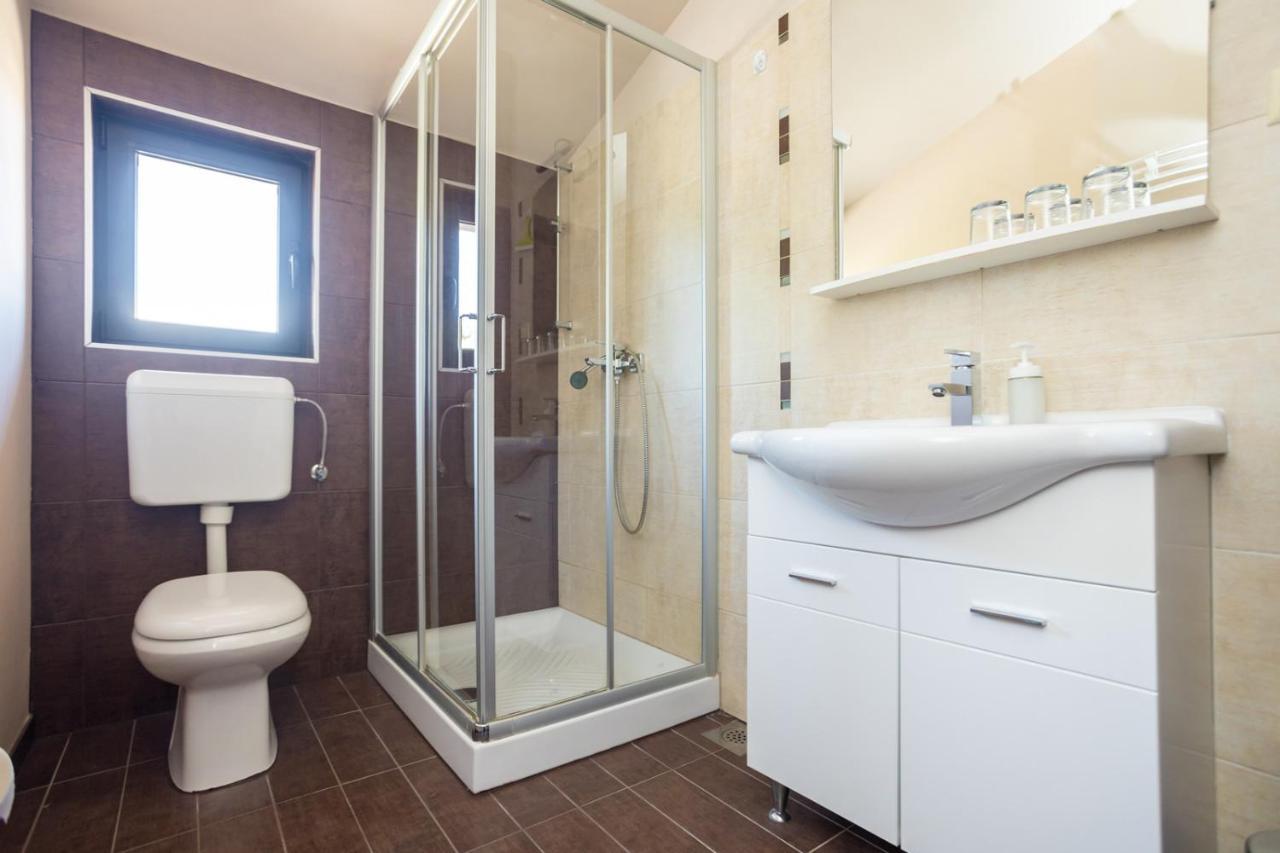 Apartmani Beba Omišalj Buitenkant foto